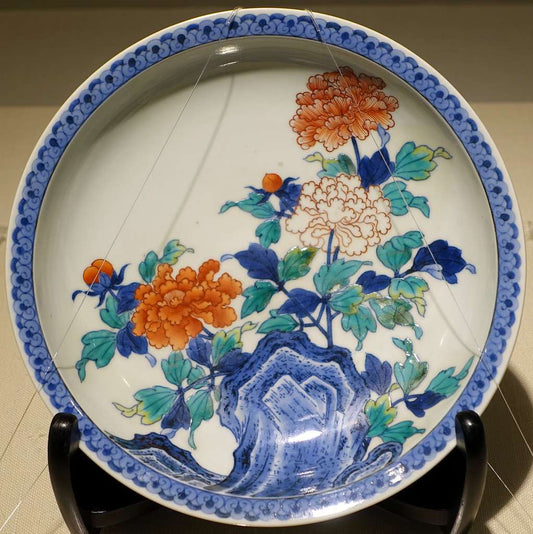 Introduction to Japanese Ceramics: History, Styles, and Traditional Pottery Techniques