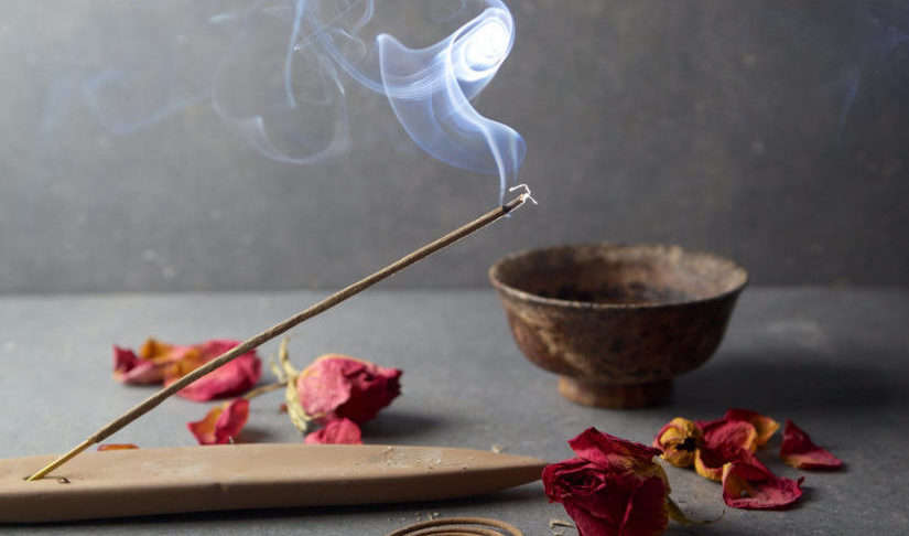 Japanese incense sticks, best Japanese incense, Japanese incense, incense sticks, natural incense, low smoke incense, smokeless incense, sandalwood incense, agarwood incense, aloeswood incense, meditation incense, home fragrance, how to use incense sticks