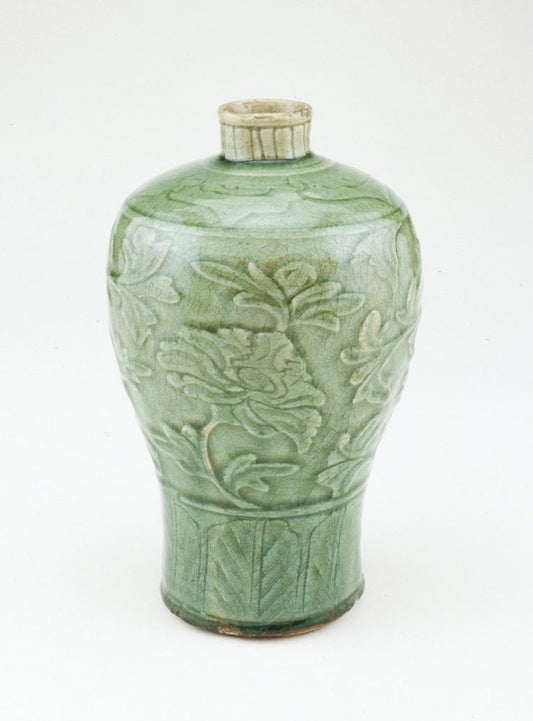 Chinese porcelain, celadon ceramics, Longquan kiln, Guan ware, Ding porcelain, Song Dynasty pottery, Tang Dynasty ceramics, Yuan blue and white porcelain, kaolin clay, porcelain stone, reduction firing, jade-inspired glaze