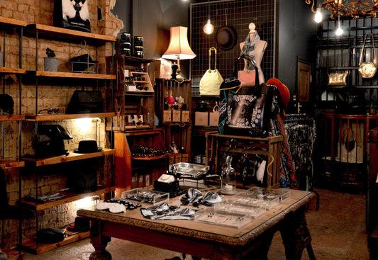 antique booth, antique mall, vintage booth, sell vintage, vintage reselling, how to start an antique booth, antique mall booth, vendor booth, flea market booth, booth setup, booth display ideas, pricing antiques, antique pricing guide