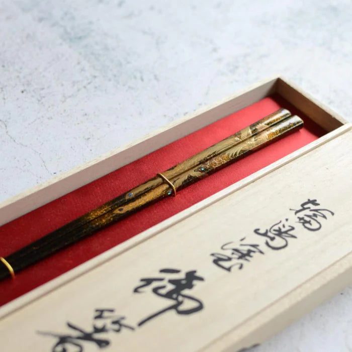 Wajima lacquer chopsticks, Japanese maki-e chopsticks, Hashimoto Kousaku Shikki, dragon chopsticks, phoenix chopsticks, luxury Japanese chopsticks, handmade lacquer chopsticks, traditional Japanese chopsticks, Wajima-nuri chopsticks, Ishikawa lacquerware, Noto cypress chopsticks, Japanese gift chopsticks, gold maki-e chopsticks, paulownia box chopsticks, collectible Japanese chopsticks