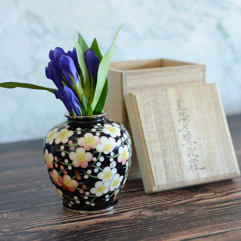 Owari cloisonne vase, Japanese cloisonne art, ume-zume plum blossom vase, Kato Shippo Seisakusyo vase, Japanese enamelware, wired cloisonne vase, Japanese decorative vase, black cloisonne vase, yellow cloisonne vase, Japanese handcrafted vase, plum blossom symbolism Japan, small Japanese art vase, cloisonne collector’s item, Aichi Prefecture artisan vase, traditional Japanese enamel vase