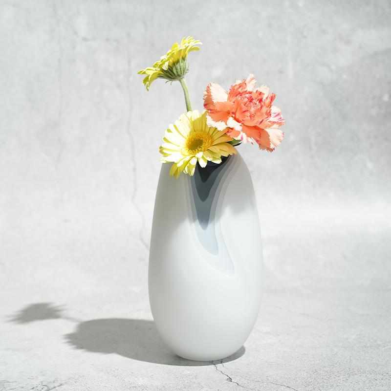 MAYU blown glass vase, Japanese handmade glass vase, Glass Studio Izumo, cocoon-shaped glass vase, Japanese art glass, Izumo glass vase, modern minimalist glass vase, colored blown glass Japan, blue glass vase Japan, green glass vase Japan, brown glass vase Japan, Japanese floral vase, handcrafted glass home décor, unique Japanese glass gift, artisan glass vase