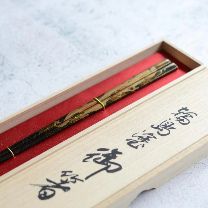 Wajima lacquer chopsticks, Japanese maki-e chopsticks, Hashimoto Kousaku Shikki, dragon chopsticks, phoenix chopsticks, luxury Japanese chopsticks, handmade lacquer chopsticks, traditional Japanese chopsticks, Wajima-nuri chopsticks, Ishikawa lacquerware, Noto cypress chopsticks, Japanese gift chopsticks, gold maki-e chopsticks, paulownia box chopsticks, collectible Japanese chopsticks