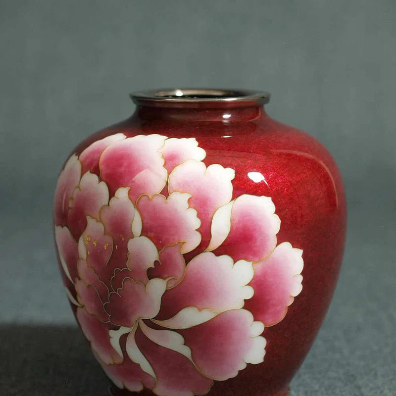 Owari Cloisonné vase, Japanese cloisonné, gold red enamel vase, peony flower vase, Kato Shippo Seisakusyo, Japanese enamel art, gold leaf cloisonné, miniature Japanese vase, handcrafted cloisonné vase, traditional Japanese vase, Japanese floral art, small collectible vase, Japanese enamelware, luxury Japanese gift, Aichi Prefecture crafts