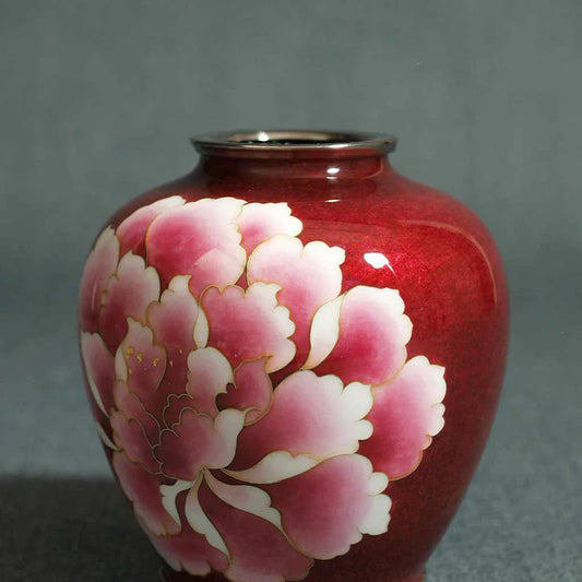 Owari Cloisonné vase, Japanese cloisonné, gold red enamel vase, peony flower vase, Kato Shippo Seisakusyo, Japanese enamel art, gold leaf cloisonné, miniature Japanese vase, handcrafted cloisonné vase, traditional Japanese vase, Japanese floral art, small collectible vase, Japanese enamelware, luxury Japanese gift, Aichi Prefecture crafts