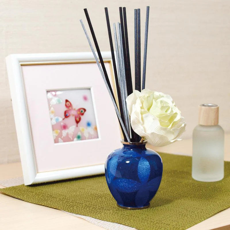 Owari cloisonné aroma pot, Japanese cloisonné vase, shippo tsunagi pattern, Japanese incense holder, cloisonné single flower vase, Kato Shippo Seisakusyo, traditional Japanese metalwork, silver foil cloisonné, navy cloisonné pot, red cloisonné pot, Japanese wedding gift, handcrafted cloisonné art, Aichi cloisonné pottery, Japanese symbolic patterns, shippo design vase, Japanese art pottery gift