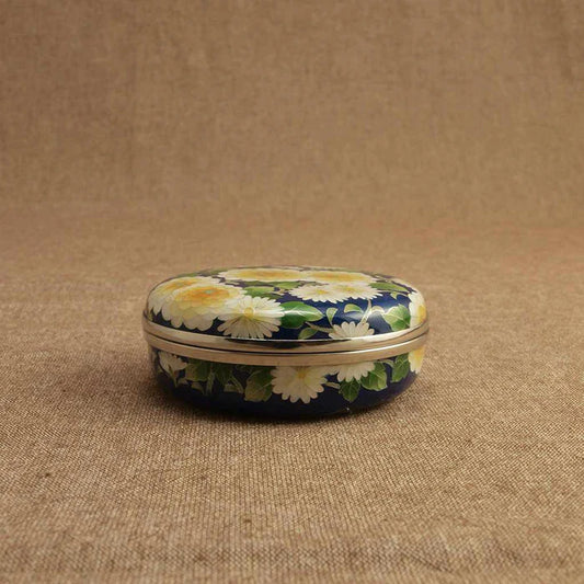 Owari cloisonné kogo, Japanese incense box, cloisonné incense container, Kikuzume kogo, Japanese cloisonné art, chrysanthemum cloisonné box, wired cloisonné enamelware, handmade Japanese incense holder, traditional Japanese cloisonné, Kato Shippo kogo, Japanese floral enamel box, Japanese incense case, Aichi cloisonné craftsmanship, enamel flower box