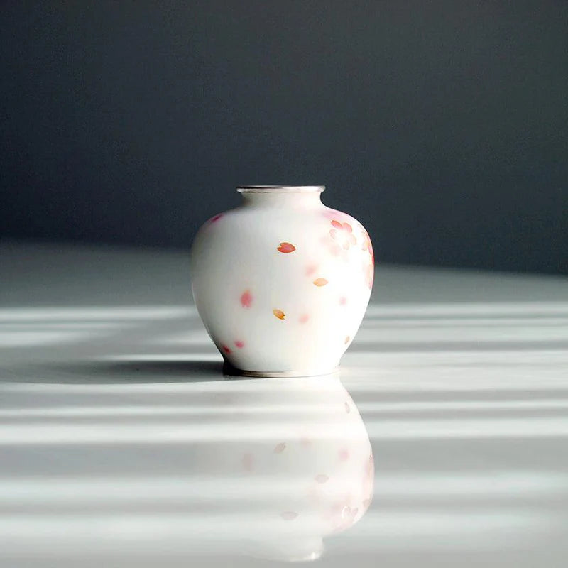 Owari cloisonné vase, Japanese cloisonné vase, Kato Shippo Seisakusyo, sakura pattern vase, cherry blossom vase Japan, handmade cloisonné art, miniature cloisonné vase, traditional Japanese enamelware, shippo yaki vase, Japanese artisan vase, small decorative vase, enamel copper vase, cherry blossom home décor, collectible Japanese vase, Japanese cultural gift