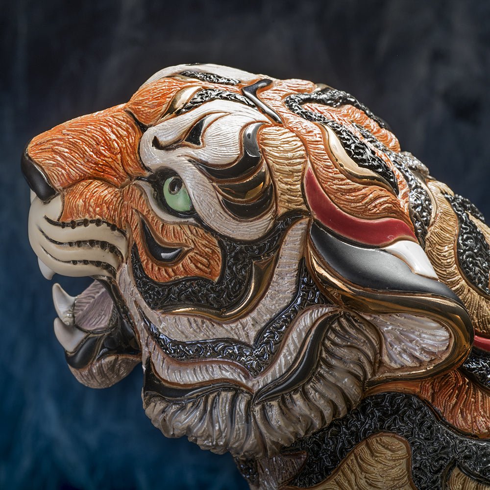 Artisan ceramic decor from South America, combining regional craftsmanship with global appeal. Large tabletop sculpture, perfect for living rooms, studies, or executive offices. Limited-edition collectable—each piece numbered with artist’s certificate. Luxury animal figurine, featuring metallic accents—gold, platinum, and deep-toned glaze. Naturalistic home accent, reflecting wildlife motifs and sculptural elegance.