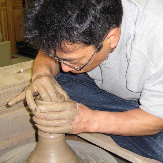 Iga Hanaiiri vase, Mashino Kiln pottery, Japanese Iga ware vase, handmade Japanese ceramic vase, Mie Prefecture pottery, traditional Japanese flower vase, rustic Japanese pottery, wabi-sabi home décor, handcrafted clay vase Japan, seasonal flower arrangement vase, Japanese earthenware vase, artisan pottery Japan, collectible Iga-yaki vase