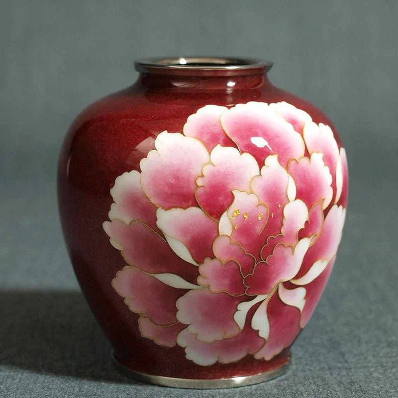 Owari Cloisonné vase, Japanese cloisonné, gold red enamel vase, peony flower vase, Kato Shippo Seisakusyo, Japanese enamel art, gold leaf cloisonné, miniature Japanese vase, handcrafted cloisonné vase, traditional Japanese vase, Japanese floral art, small collectible vase, Japanese enamelware, luxury Japanese gift, Aichi Prefecture crafts