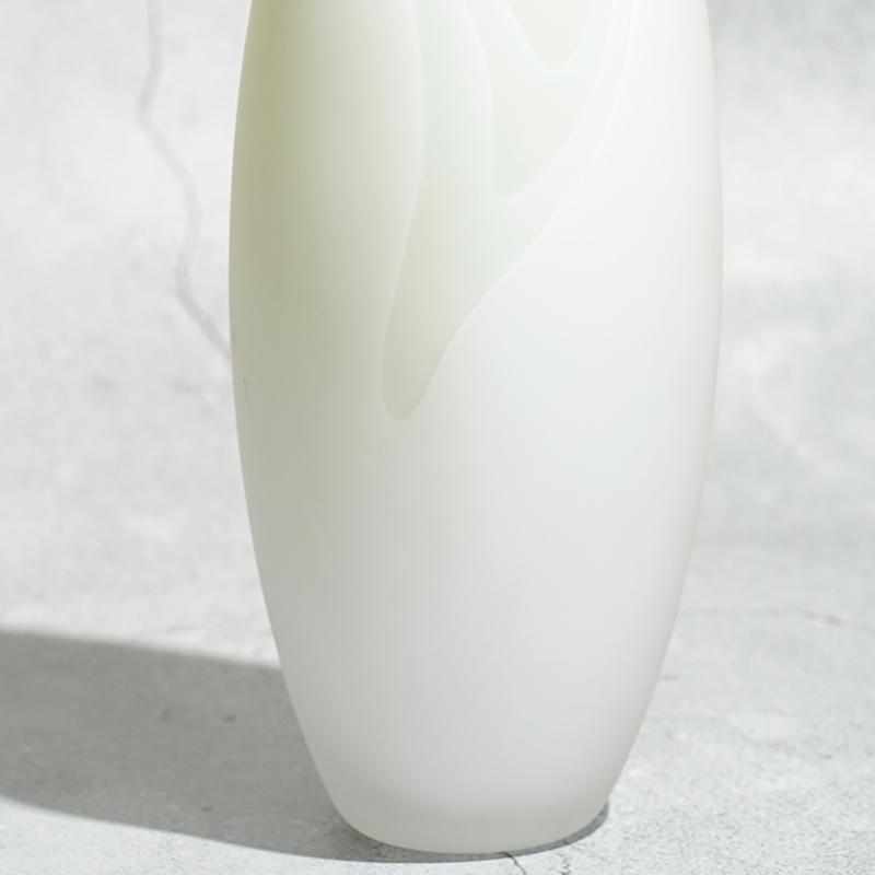 MAYU blown glass vase, Japanese handmade glass vase, Glass Studio Izumo, cocoon-shaped glass vase, Japanese art glass, Izumo glass vase, modern minimalist glass vase, colored blown glass Japan, blue glass vase Japan, green glass vase Japan, brown glass vase Japan, Japanese floral vase, handcrafted glass home décor, unique Japanese glass gift, artisan glass vase
