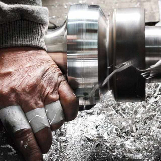 Osaka Naniwa pewter vase, Osaka Suzuki pewterware, Japanese tin vase, traditional Japanese pewter craft, hand engraved pewter vase, Japanese landscape design vase, tin vase Japan, 300 year old craft tradition, Japanese pewter decorative vase, Osaka pewter gift, handmade pewter home décor, Japanese metal vase, collectible Japanese pewter