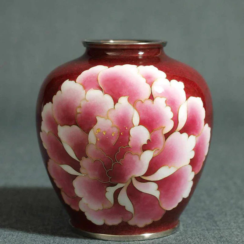 Owari Cloisonné vase, Japanese cloisonné, gold red enamel vase, peony flower vase, Kato Shippo Seisakusyo, Japanese enamel art, gold leaf cloisonné, miniature Japanese vase, handcrafted cloisonné vase, traditional Japanese vase, Japanese floral art, small collectible vase, Japanese enamelware, luxury Japanese gift, Aichi Prefecture crafts