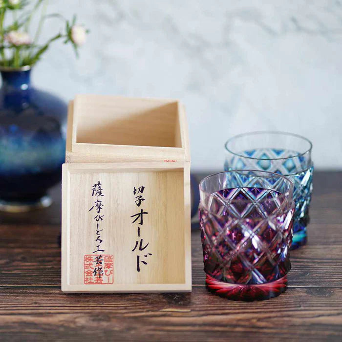 Satsuma cut glass, Satsuma Vidro whiskey glass, Japanese old-fashioned glass set, double-covered lattice glass, crystal glass from Japan, lapis lazuli glass, Japanese whiskey tumbler, Edo Kiriko vs Satsuma glass, Japanese barware gift set, luxury Japanese glassware, paulownia box glass set, handcrafted whiskey glasses Japan, layered color cut glass, artisan Japanese drinkware