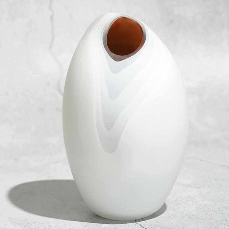 MAYU blown glass vase, Japanese handmade glass vase, Glass Studio Izumo, cocoon-shaped glass vase, Japanese art glass, Izumo glass vase, modern minimalist glass vase, colored blown glass Japan, blue glass vase Japan, green glass vase Japan, brown glass vase Japan, Japanese floral vase, handcrafted glass home décor, unique Japanese glass gift, artisan glass vase