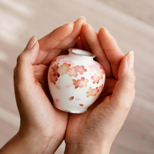 Owari cloisonné vase, Japanese cloisonné vase, Kato Shippo Seisakusyo, sakura pattern vase, cherry blossom vase Japan, handmade cloisonné art, miniature cloisonné vase, traditional Japanese enamelware, shippo yaki vase, Japanese artisan vase, small decorative vase, enamel copper vase, cherry blossom home décor, collectible Japanese vase, Japanese cultural gift