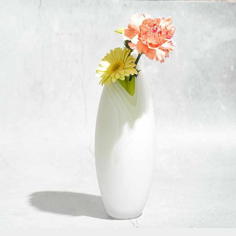 MAYU blown glass vase, Japanese handmade glass vase, Glass Studio Izumo, cocoon-shaped glass vase, Japanese art glass, Izumo glass vase, modern minimalist glass vase, colored blown glass Japan, blue glass vase Japan, green glass vase Japan, brown glass vase Japan, Japanese floral vase, handcrafted glass home décor, unique Japanese glass gift, artisan glass vase
