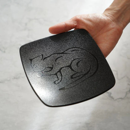 Japanese lacquerware plates, Tsugaru Nuri small dishes, Yasuharu Masukawa lacquer plates, Japanese cat dish set, traditional Japanese tableware, Aomori lacquerware, Japanese cat plates gift, handmade wooden lacquer plates, Japanese serving plates, cat design Japanese dishware, collectible Japanese plates, small Japanese pastry plates, artisan lacquer dishes, decorative Japanese cat plates