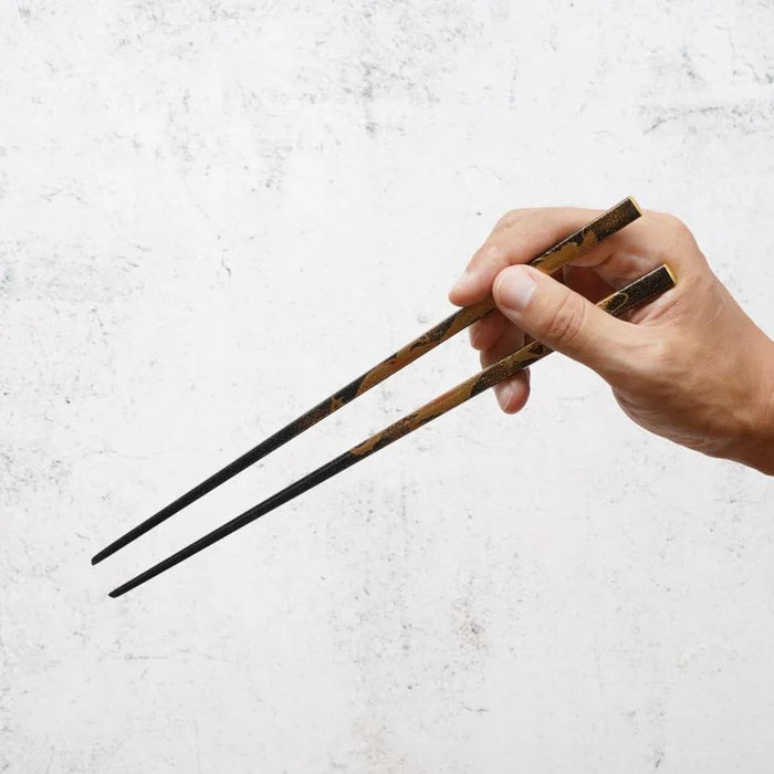 Wajima lacquer chopsticks, Japanese maki-e chopsticks, Hashimoto Kousaku Shikki, dragon chopsticks, phoenix chopsticks, luxury Japanese chopsticks, handmade lacquer chopsticks, traditional Japanese chopsticks, Wajima-nuri chopsticks, Ishikawa lacquerware, Noto cypress chopsticks, Japanese gift chopsticks, gold maki-e chopsticks, paulownia box chopsticks, collectible Japanese chopsticks