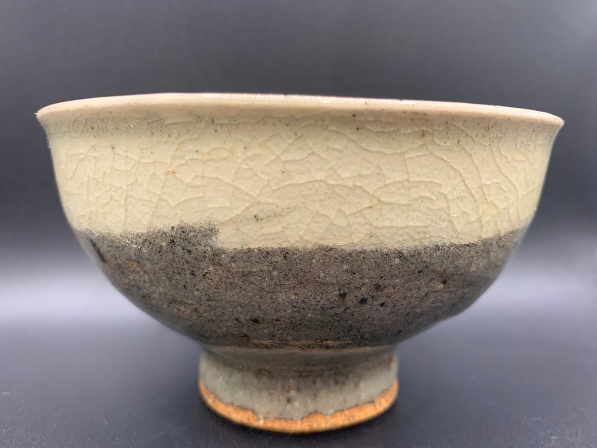 Japanese celadon pottery, handmade celadon tea bowl, ribbed ceramic tea bowl, carved leaf motif pottery, traditional Japanese ceramics, Longquan-style celadon ware, matcha chawan bowl, artisanal tea ceremony bowl, crackle glaze pottery, Song dynasty style ceramics, Japanese green glaze bowl, hand-thrown Japanese pottery, tea culture ceramics, Japanese chawan design, antique-style Japanese bowl, leaf pattern pottery, ribbed matcha bowl, celadon carving techniques, Japanese celadon glaze art, traditional Japa