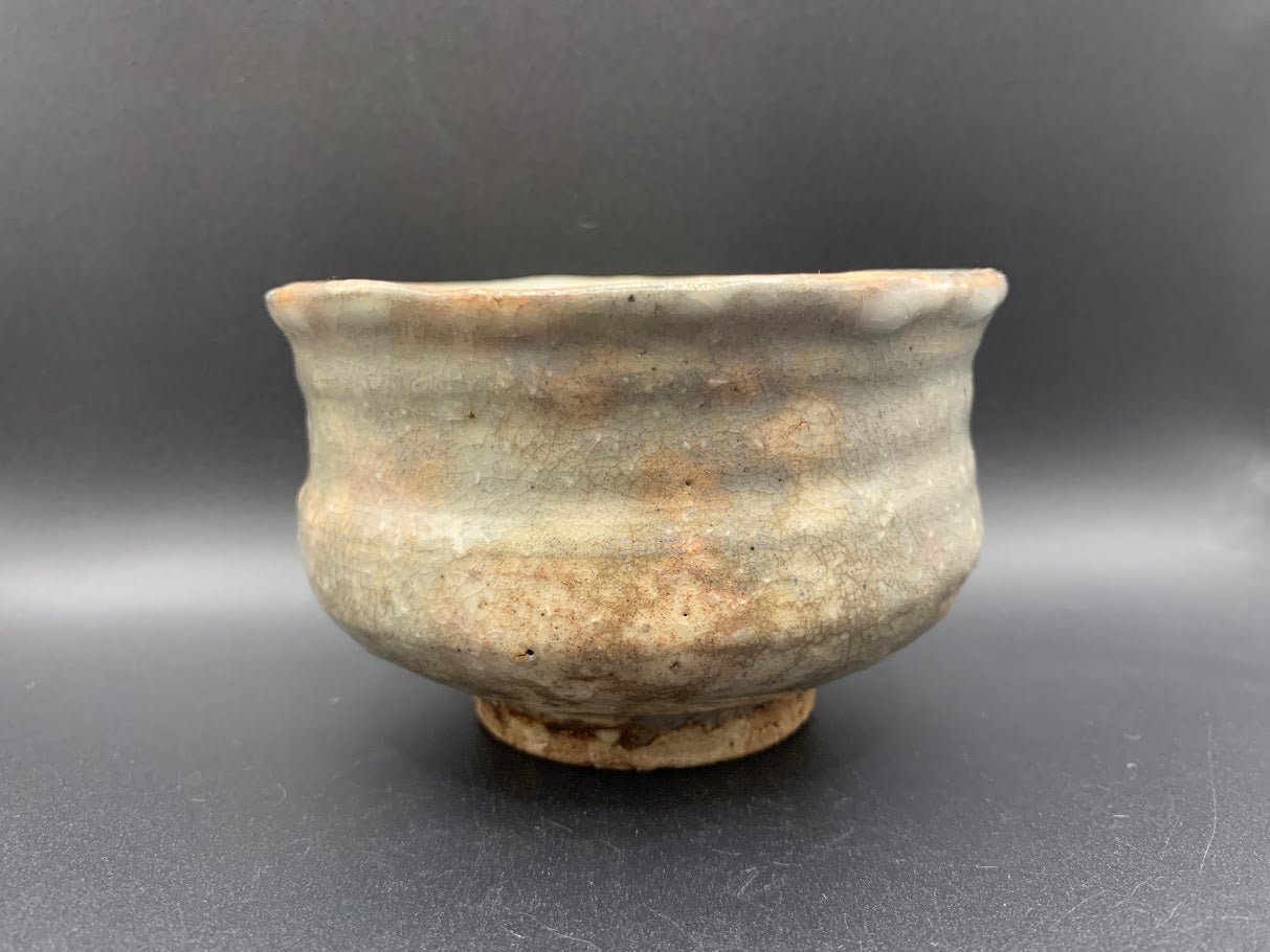 Japanese celadon pottery, handmade celadon tea bowl, ribbed ceramic tea bowl, carved leaf motif pottery, traditional Japanese ceramics, Longquan-style celadon ware, matcha chawan bowl, artisanal tea ceremony bowl, crackle glaze pottery, Song dynasty style ceramics, Japanese green glaze bowl, hand-thrown Japanese pottery, tea culture ceramics, Japanese chawan design, antique-style Japanese bowl, leaf pattern pottery, ribbed matcha bowl, celadon carving techniques, Japanese celadon glaze art, traditional Japa