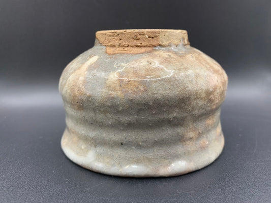 Japanese celadon pottery, handmade celadon tea bowl, ribbed ceramic tea bowl, carved leaf motif pottery, traditional Japanese ceramics, Longquan-style celadon ware, matcha chawan bowl, artisanal tea ceremony bowl, crackle glaze pottery, Song dynasty style ceramics, Japanese green glaze bowl, hand-thrown Japanese pottery, tea culture ceramics, Japanese chawan design, antique-style Japanese bowl, leaf pattern pottery, ribbed matcha bowl, celadon carving techniques, Japanese celadon glaze art, traditional Japa