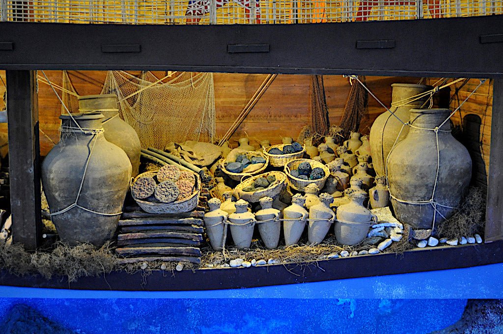 Historic Southeast Asian Shipwrecks with Ancient Ceramics: Maritime Trade and Sunken Treasures