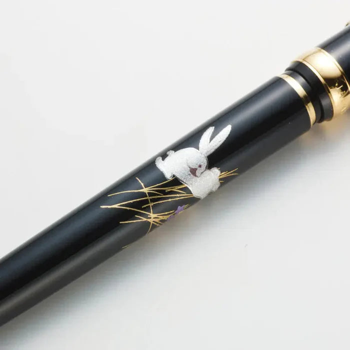 Kanazawa gold leaf fountain pen, Japanese fountain pen, Hakuichi pen, gold leaf writing pen, luxury Japanese pen, Red Fuji fountain pen, cherry blossom pen, moon and rabbit pen, goldfish fountain pen, Japanese art pen, handmade Japanese fountain pen, collectible fountain pen, Kanazawa craft pen, 18K gold nib pen, Japanese gift fountain pen
