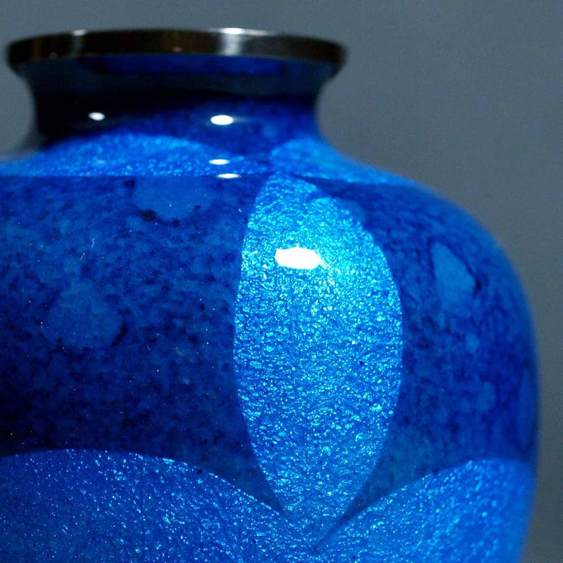 Owari cloisonné aroma pot, Japanese cloisonné vase, shippo tsunagi pattern, Japanese incense holder, cloisonné single flower vase, Kato Shippo Seisakusyo, traditional Japanese metalwork, silver foil cloisonné, navy cloisonné pot, red cloisonné pot, Japanese wedding gift, handcrafted cloisonné art, Aichi cloisonné pottery, Japanese symbolic patterns, shippo design vase, Japanese art pottery gift