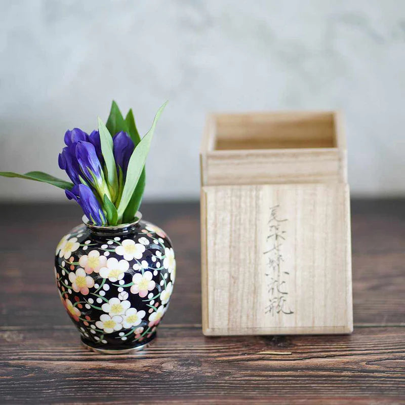 Owari cloisonne vase, Japanese cloisonne art, ume-zume plum blossom vase, Kato Shippo Seisakusyo vase, Japanese enamelware, wired cloisonne vase, Japanese decorative vase, black cloisonne vase, yellow cloisonne vase, Japanese handcrafted vase, plum blossom symbolism Japan, small Japanese art vase, cloisonne collector’s item, Aichi Prefecture artisan vase, traditional Japanese enamel vase