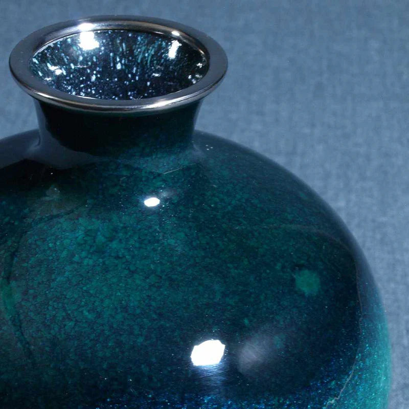 Owari Cloisonne vase, Japanese cloisonne art, wireless cloisonne enamel, Kato Shippo Seisakusyo vase, Japanese enamel vase, tamagata cloisonne vase, Japanese single flower vase, red cloisonne vase, navy blue cloisonne vase, green cloisonne vase, Japanese handcrafted vase, Japanese enamel art, cloisonne wedding gift, traditional Japanese decorative vase, Aichi cloisonne pottery