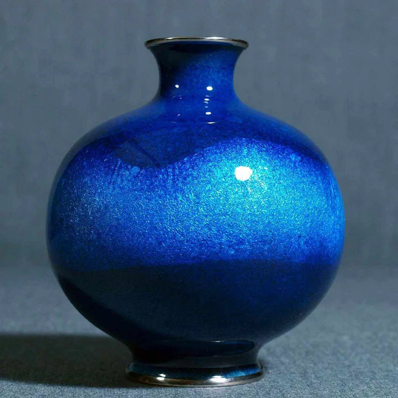 Owari Cloisonne vase, Japanese cloisonne art, wireless cloisonne enamel, Kato Shippo Seisakusyo vase, Japanese enamel vase, tamagata cloisonne vase, Japanese single flower vase, red cloisonne vase, navy blue cloisonne vase, green cloisonne vase, Japanese handcrafted vase, Japanese enamel art, cloisonne wedding gift, traditional Japanese decorative vase, Aichi cloisonne pottery
