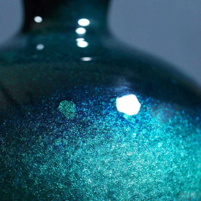 Owari Cloisonne vase, Japanese cloisonne art, wireless cloisonne enamel, Kato Shippo Seisakusyo vase, Japanese enamel vase, tamagata cloisonne vase, Japanese single flower vase, red cloisonne vase, navy blue cloisonne vase, green cloisonne vase, Japanese handcrafted vase, Japanese enamel art, cloisonne wedding gift, traditional Japanese decorative vase, Aichi cloisonne pottery