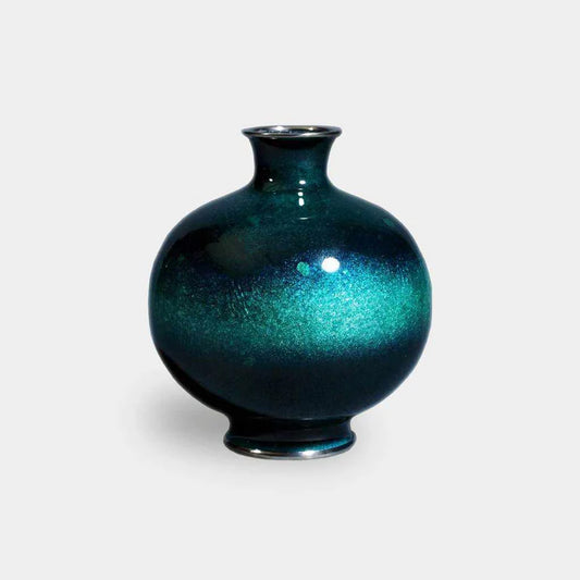 Owari Cloisonne vase, Japanese cloisonne art, wireless cloisonne enamel, Kato Shippo Seisakusyo vase, Japanese enamel vase, tamagata cloisonne vase, Japanese single flower vase, red cloisonne vase, navy blue cloisonne vase, green cloisonne vase, Japanese handcrafted vase, Japanese enamel art, cloisonne wedding gift, traditional Japanese decorative vase, Aichi cloisonne pottery