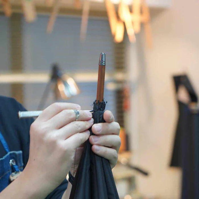 Japanese silk umbrella, luxury men’s umbrella, Maehara Koei Shoten umbrella, Tokyo handmade umbrella, Japanese gentleman umbrella, traditional Western umbrella Japan, silk canopy umbrella, handcrafted Japanese umbrella, luxury rain umbrella, artisan umbrella Japan, Malacca wood umbrella, buffalo horn umbrella tip, Yakifu oak umbrella, Imperial Household Agency umbrella, high-end men’s umbrella, Tokyo umbrella craftsmanship