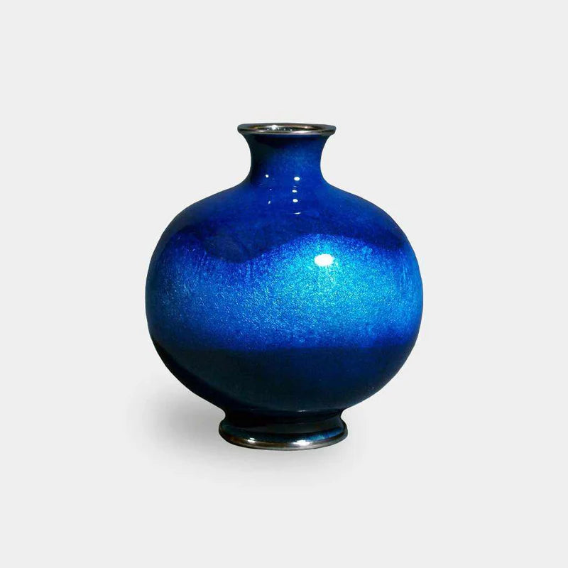 Owari Cloisonne vase, Japanese cloisonne art, wireless cloisonne enamel, Kato Shippo Seisakusyo vase, Japanese enamel vase, tamagata cloisonne vase, Japanese single flower vase, red cloisonne vase, navy blue cloisonne vase, green cloisonne vase, Japanese handcrafted vase, Japanese enamel art, cloisonne wedding gift, traditional Japanese decorative vase, Aichi cloisonne pottery