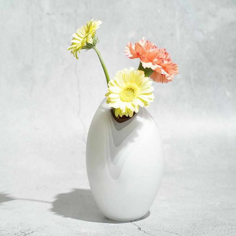 MAYU blown glass vase, Japanese handmade glass vase, Glass Studio Izumo, cocoon-shaped glass vase, Japanese art glass, Izumo glass vase, modern minimalist glass vase, colored blown glass Japan, blue glass vase Japan, green glass vase Japan, brown glass vase Japan, Japanese floral vase, handcrafted glass home décor, unique Japanese glass gift, artisan glass vase