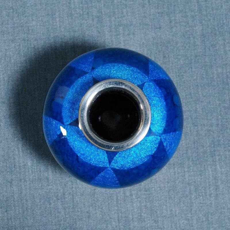 Owari cloisonné aroma pot, Japanese cloisonné vase, shippo tsunagi pattern, Japanese incense holder, cloisonné single flower vase, Kato Shippo Seisakusyo, traditional Japanese metalwork, silver foil cloisonné, navy cloisonné pot, red cloisonné pot, Japanese wedding gift, handcrafted cloisonné art, Aichi cloisonné pottery, Japanese symbolic patterns, shippo design vase, Japanese art pottery gift