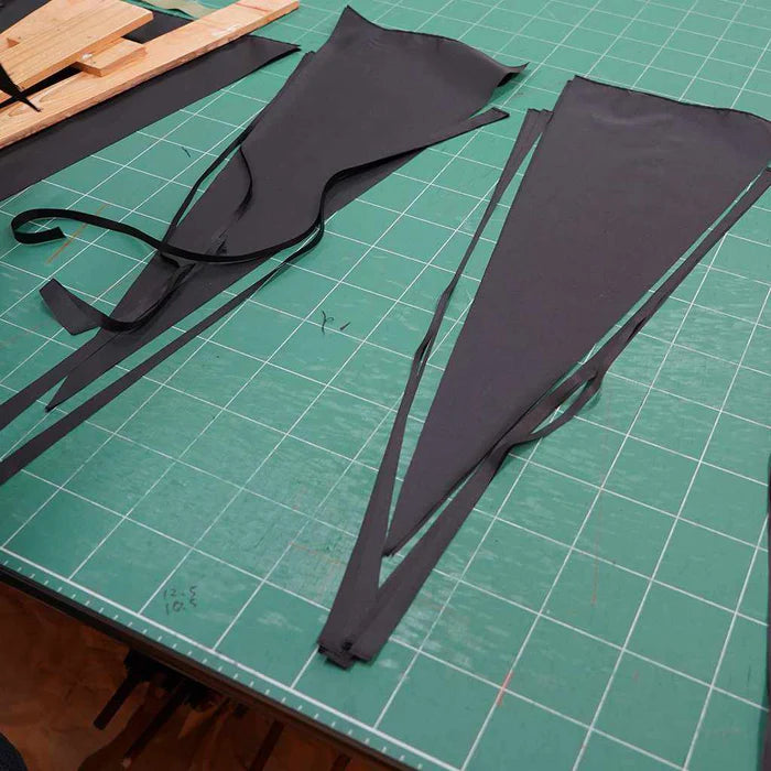 Japanese silk umbrella, luxury men’s umbrella, Maehara Koei Shoten umbrella, Tokyo handmade umbrella, Japanese gentleman umbrella, traditional Western umbrella Japan, silk canopy umbrella, handcrafted Japanese umbrella, luxury rain umbrella, artisan umbrella Japan, Malacca wood umbrella, buffalo horn umbrella tip, Yakifu oak umbrella, Imperial Household Agency umbrella, high-end men’s umbrella, Tokyo umbrella craftsmanship