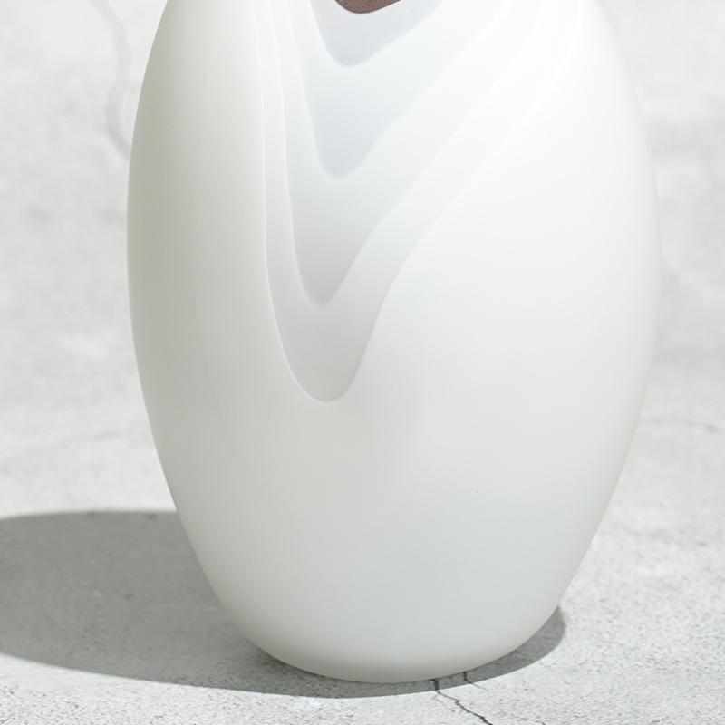 MAYU blown glass vase, Japanese handmade glass vase, Glass Studio Izumo, cocoon-shaped glass vase, Japanese art glass, Izumo glass vase, modern minimalist glass vase, colored blown glass Japan, blue glass vase Japan, green glass vase Japan, brown glass vase Japan, Japanese floral vase, handcrafted glass home décor, unique Japanese glass gift, artisan glass vase