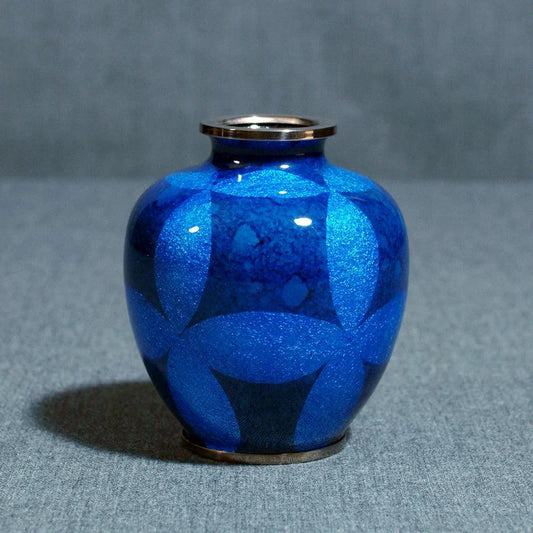 Owari cloisonné aroma pot, Japanese cloisonné vase, shippo tsunagi pattern, Japanese incense holder, cloisonné single flower vase, Kato Shippo Seisakusyo, traditional Japanese metalwork, silver foil cloisonné, navy cloisonné pot, red cloisonné pot, Japanese wedding gift, handcrafted cloisonné art, Aichi cloisonné pottery, Japanese symbolic patterns, shippo design vase, Japanese art pottery gift