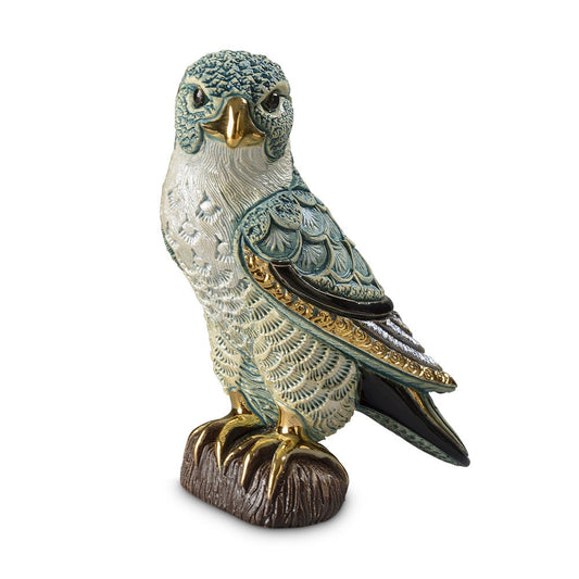 Hand‑Carved Falcon Figurine Enamel. Artisan Falcon Bird Sculpture. Lifelike Falcon Gift Boxed Sculpture. Decorative Falcon Collectible Statue. Luxury Enamel Falcon Desk Ornament. Small Platinum‑Accented Falcon Art. Unique Animal Statuette Falcon. Falcon Vision Symbol Sculpture. Handcrafted Falcon Art Decoration. Heritage Style Falcon Figurine