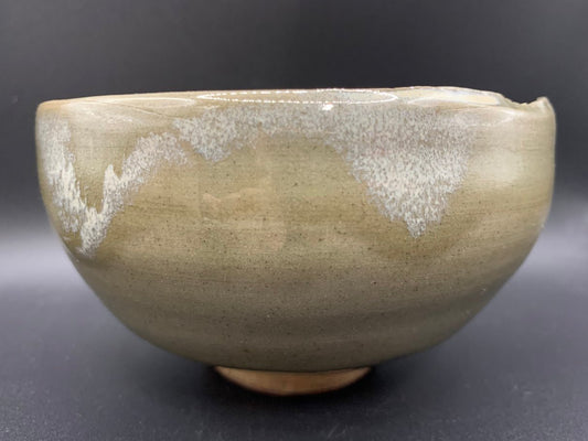 Japanese celadon pottery, handmade celadon tea bowl, ribbed ceramic tea bowl, carved leaf motif pottery, traditional Japanese ceramics, Longquan-style celadon ware, matcha chawan bowl, artisanal tea ceremony bowl, crackle glaze pottery, Song dynasty style ceramics, Japanese green glaze bowl, hand-thrown Japanese pottery, tea culture ceramics, Japanese chawan design, antique-style Japanese bowl, leaf pattern pottery, ribbed matcha bowl, celadon carving techniques, Japanese celadon glaze art, traditional Japa