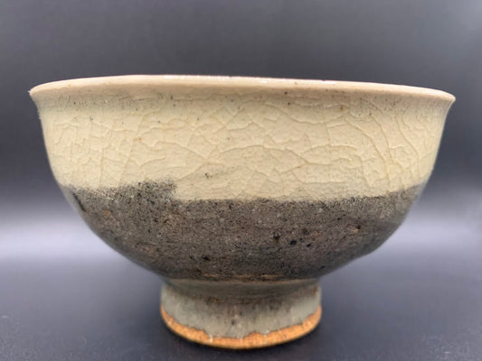 Japanese celadon pottery, handmade celadon tea bowl, ribbed ceramic tea bowl, carved leaf motif pottery, traditional Japanese ceramics, Longquan-style celadon ware, matcha chawan bowl, artisanal tea ceremony bowl, crackle glaze pottery, Song dynasty style ceramics, Japanese green glaze bowl, hand-thrown Japanese pottery, tea culture ceramics, Japanese chawan design, antique-style Japanese bowl, leaf pattern pottery, ribbed matcha bowl, celadon carving techniques, Japanese celadon glaze art, traditional Japa