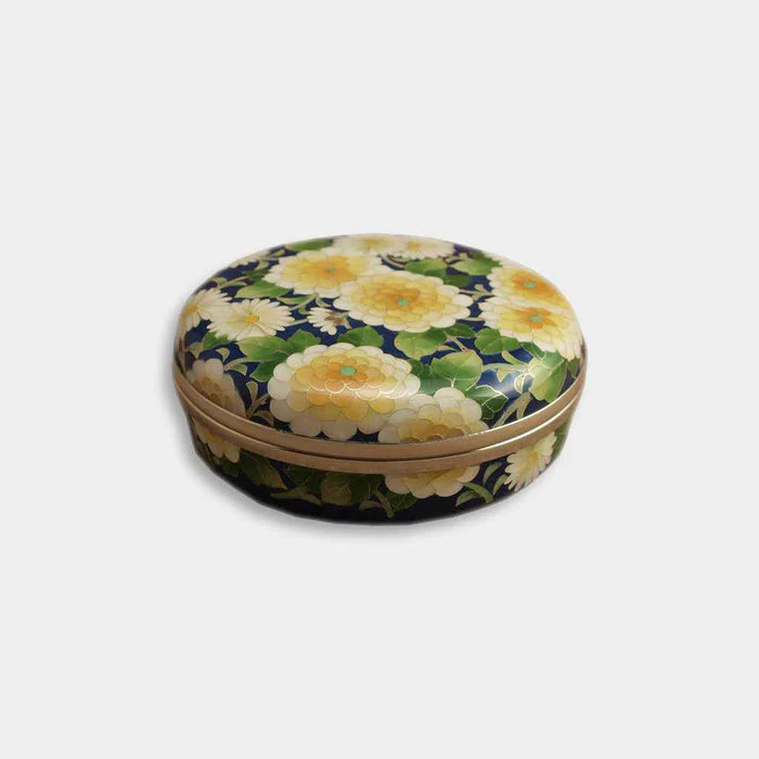 Owari cloisonné kogo, Japanese incense box, cloisonné incense container, Kikuzume kogo, Japanese cloisonné art, chrysanthemum cloisonné box, wired cloisonné enamelware, handmade Japanese incense holder, traditional Japanese cloisonné, Kato Shippo kogo, Japanese floral enamel box, Japanese incense case, Aichi cloisonné craftsmanship, enamel flower box