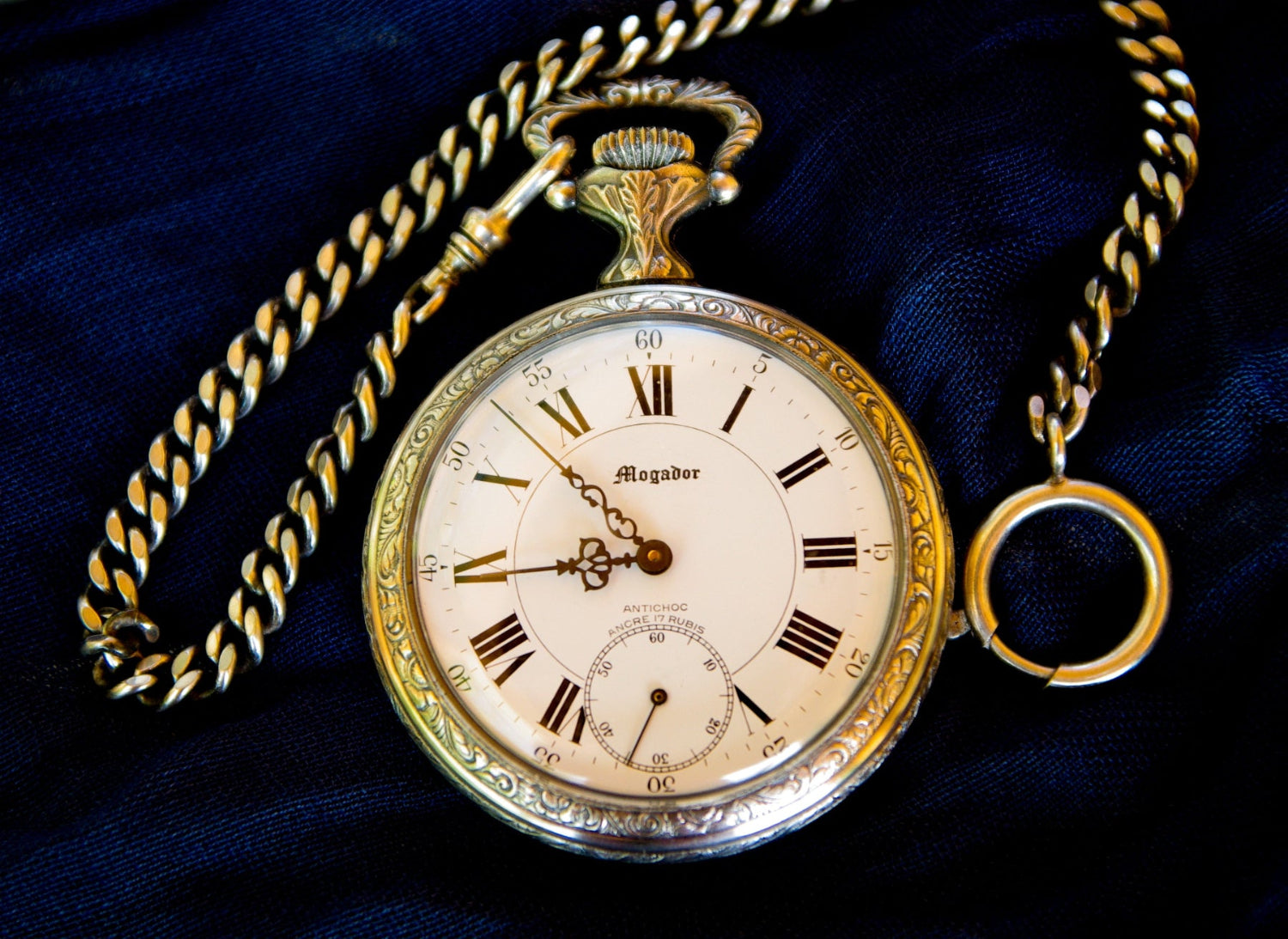 watch collecting, vintage watches, pocket watches, rare watches, luxury watches, Rolex Daytona, Seiko watches, Patek Philippe, original condition, watch complications, moonphase watches, chronograph watches, tourbillon watches, stainless steel watches, gold watches, collectible watches, limited edition watches, wristwatch guide, antique watches, best watches to collect, watch value, investment watches, mechanical watches, automatic watches, Swiss watches, independent watch brands